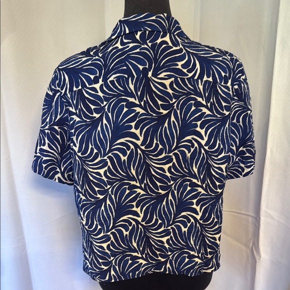 H&M Blue and White Patterned Women's Top - Picture 3 of 9